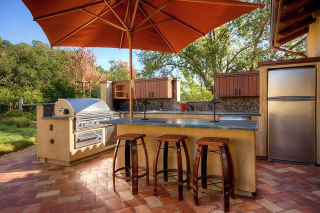 outdoor kitchen