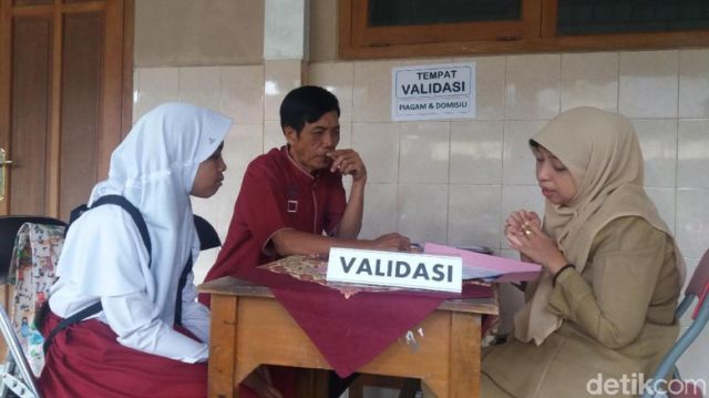 Realita Pendidikan di Indonesia yang Hobi Ganti-ganti Aturan. Sering Berasa Kayak Kelinci Percobaan