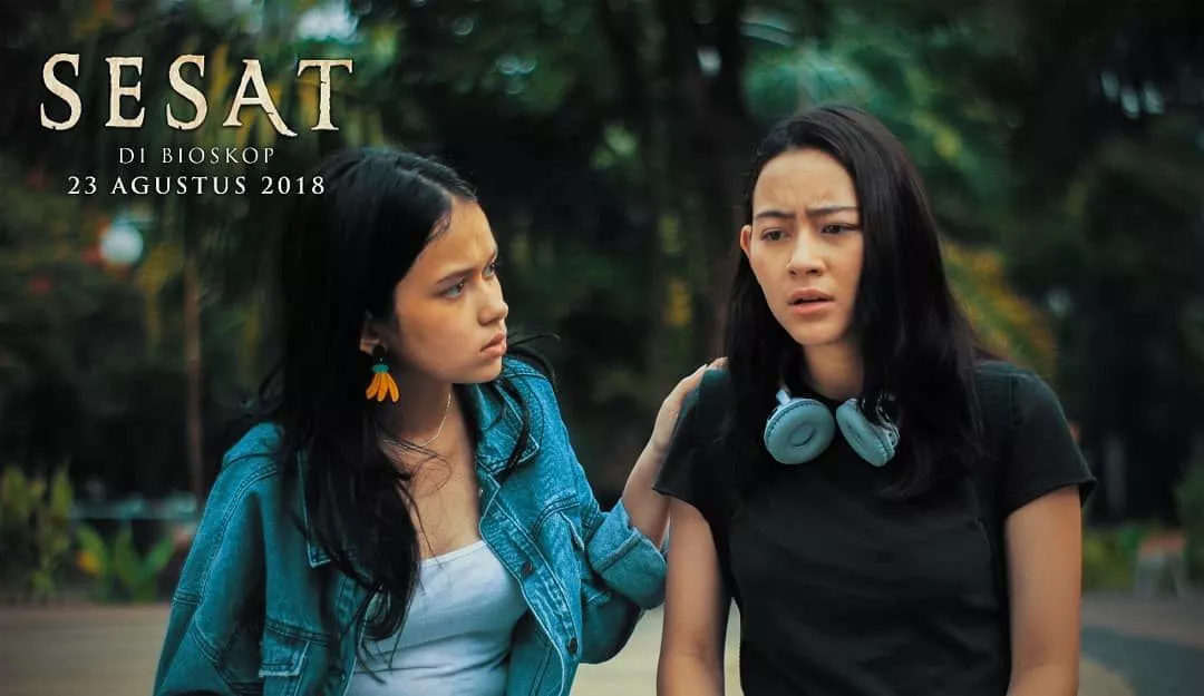 Review Film Sesat: yang Namanya Setan itu Nggak Ada yang Gratisan