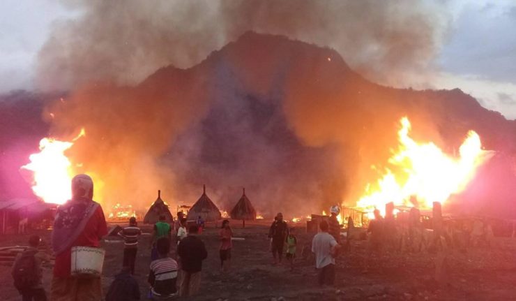 Sedih, Desa Adat Gurusina di Flores Terbakar. Bangunan Tua nan Bersejarah Lenyap Dilalap Api!