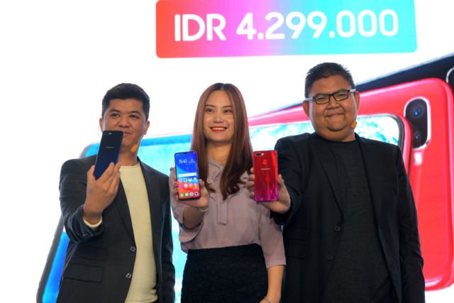 Tak Sekadar Oke Buat Foto, Oppo F9 Bisa Nge-Charge 5 Menit Saja dan Dipakai Teleponan Sampai 2 Jam