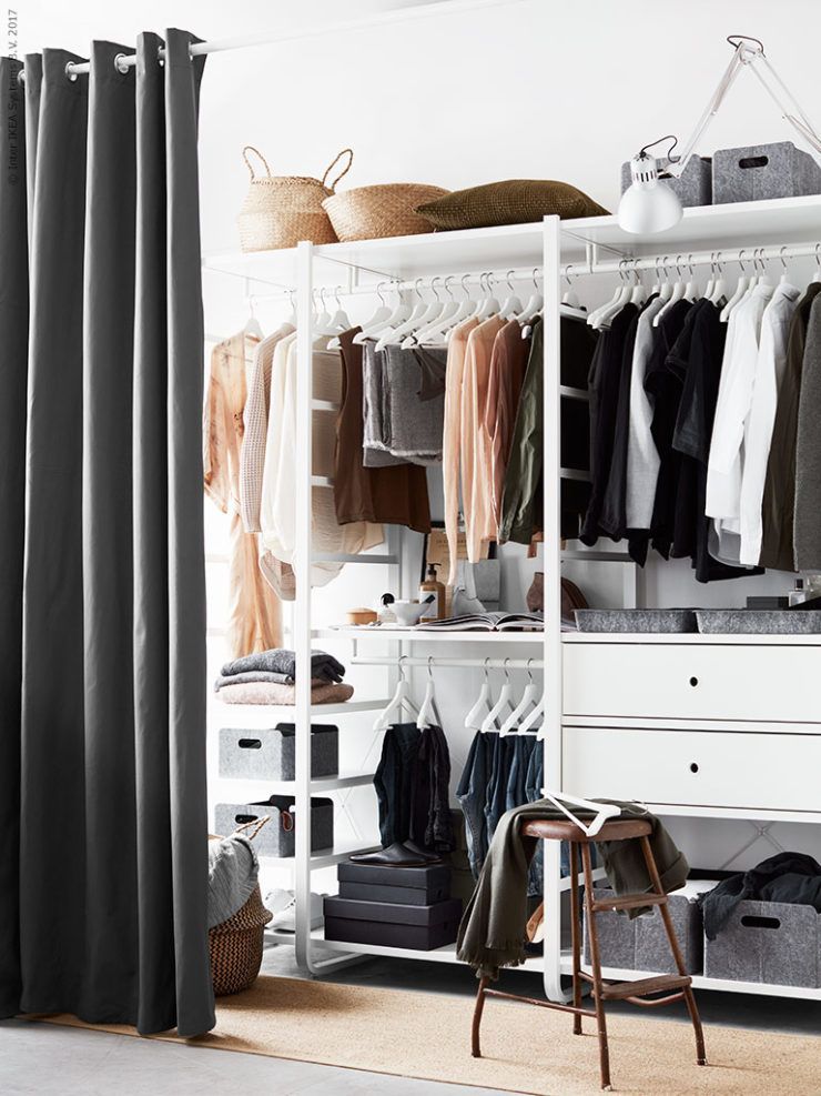 15 Inspirasi Open Wardrobe Cantik Memikat di Kamar. Berasa Lagi Belanja di Rumah Sendiri Sih Kalau Dipajang Begini