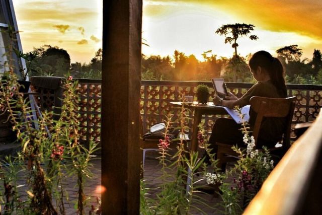 Dear Penikmat Senja, 10 Tempat Nongkrong di Jogja Ini Cocok untuk Menikmati Sunset yang Istimewa!