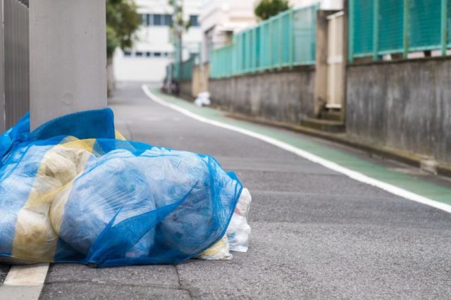 12 Alasan Kenapa Orang Jepang Peduli Banget Sama Sampah. Di Luar Negeri Pun Rajin Pungut Sampah