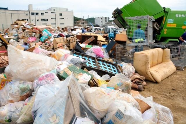 12 Alasan Kenapa Orang Jepang Peduli Banget Sama Sampah. Di Luar Negeri Pun Rajin Pungut Sampah