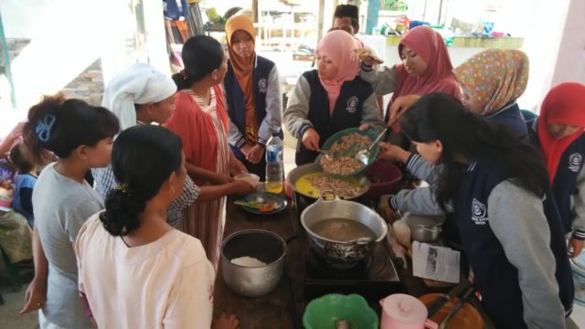 8 Alasan Kamu Bisa Terlibat Cinlok di Tempat KKN. Momen Bikin Was-was Bagi yang Punya Pasangan