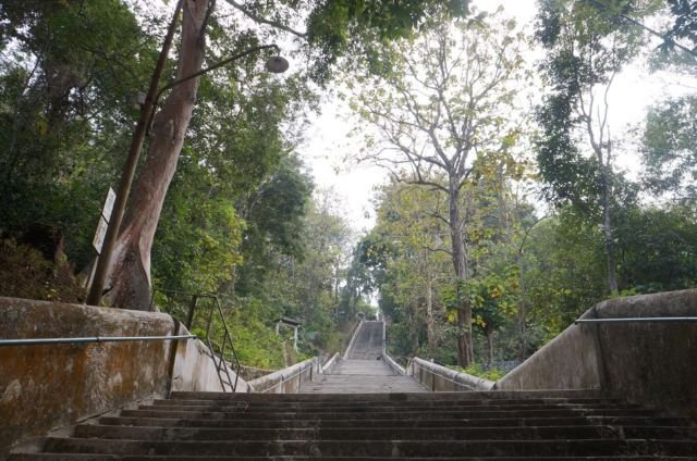 Merasakan Sensasi Sehari Jadi Abdi Dalem di Makam Raja Imogiri, Jogja. Kamu Perlu Cobain Deh!