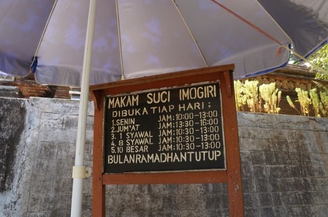 Merasakan Sensasi Sehari Jadi Abdi Dalem di Makam Raja Imogiri, Jogja. Kamu Perlu Cobain Deh!