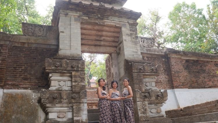 Merasakan Sensasi Sehari Jadi Abdi Dalem di Makam Raja Imogiri, Jogja. Kamu Perlu Cobain Deh!