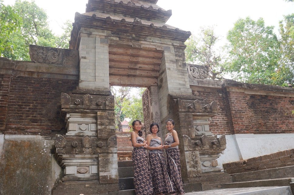 Merasakan Sensasi Sehari Jadi Abdi Dalem di Makam Raja Imogiri, Jogja. Kamu Perlu Cobain Deh!