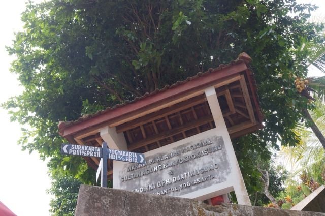 Merasakan Sensasi Sehari Jadi Abdi Dalem di Makam Raja Imogiri, Jogja. Kamu Perlu Cobain Deh!