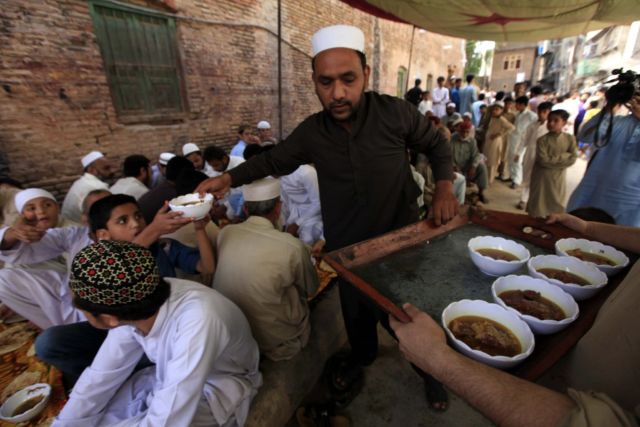 10+ Potret Idul Adha di Berbagai Negara. Beda-beda Tapi Makna Berkurban dan Saling Berbaginya Sama