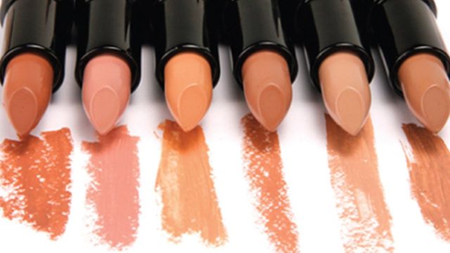 7 Hal yang Wajib Kamu Tahu Saat Pakai Lipstik Warna Nude