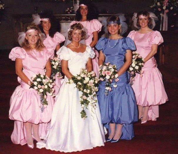 13 Kostum Bridesmaid Lawas ini Kayaknya Bisa Bikin Ngakak deh. Kalau Zaman Dulu sih Dibilang Keren