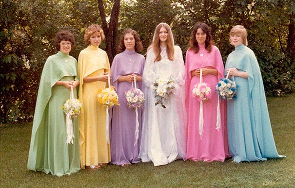 13 Kostum Bridesmaid Lawas ini Kayaknya Bisa Bikin Ngakak deh. Kalau Zaman Dulu sih Dibilang Keren