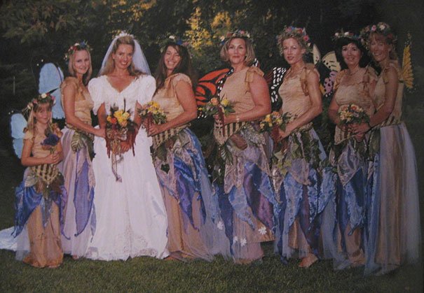 13 Kostum Bridesmaid Lawas ini Kayaknya Bisa Bikin Ngakak deh. Kalau Zaman Dulu sih Dibilang Keren