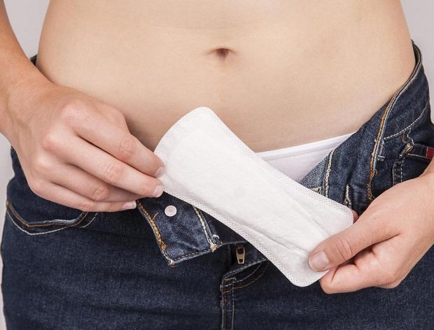 Pembalut atau Tampon? Lihat Bagaimana Cewek Seluruh Dunia Terbelah Soal Urusan Sambut Tamu Bulanan