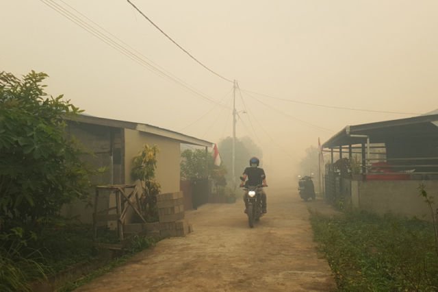 Pontianak Sedang Darurat Kabut Asap. Lihat Deh Parahnya Bencana yang Banyak Luput dari Perhatian Ini