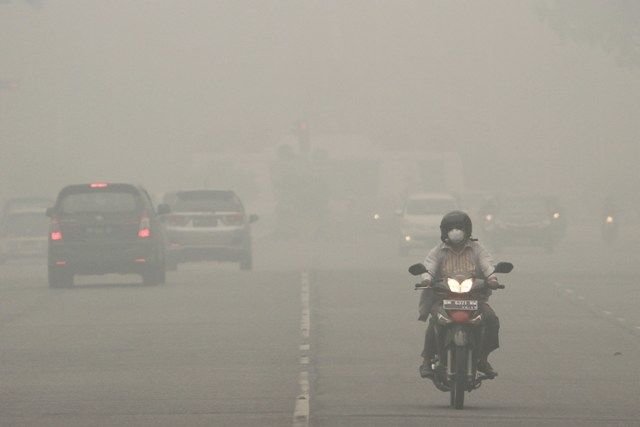 Pontianak Sedang Darurat Kabut Asap. Lihat Deh Parahnya Bencana yang Banyak Luput dari Perhatian Ini