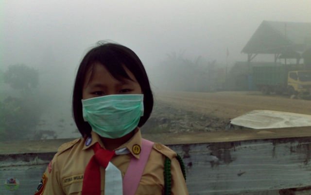 Pontianak Sedang Darurat Kabut Asap. Lihat Deh Parahnya Bencana yang Banyak Luput dari Perhatian Ini