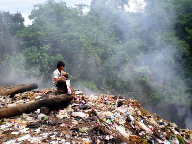 Ini Alasan Kenapa Kita Harus Beneran Stop Bakar Sampah. Selain Bahaya, Bisa Bikin Masuk Bui Juga