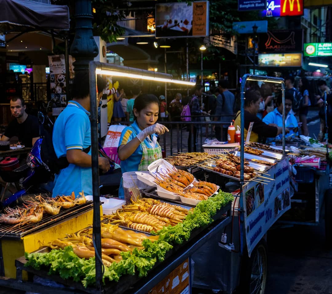 7 Street Food di Bangkok yang Paling Populer. Hati-Hati Bikin Laper Perut dan Mata!