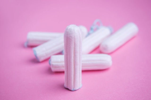 Pembalut atau Tampon? Lihat Bagaimana Cewek Seluruh Dunia Terbelah Soal Urusan Sambut Tamu Bulanan