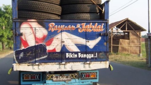 Sering Bikin Salah Fokus, Ternyata Ini Fakta di Balik Gambar atau Tulisan Nyeleneh di Belakang Truk