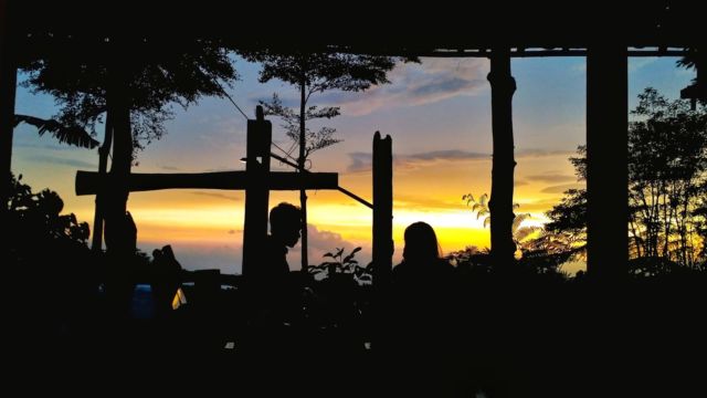 Dear Penikmat Senja, 10 Tempat Nongkrong di Jogja Ini Cocok untuk Menikmati Sunset yang Istimewa!