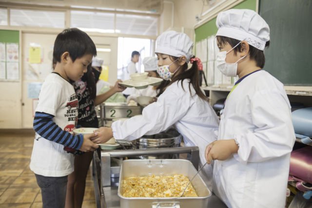 12 Fakta Betapa Spesialnya Tradisi Makan Siang di Jepang. Tiap Sekolah Punya Dapur Sekelas Hotel Lho