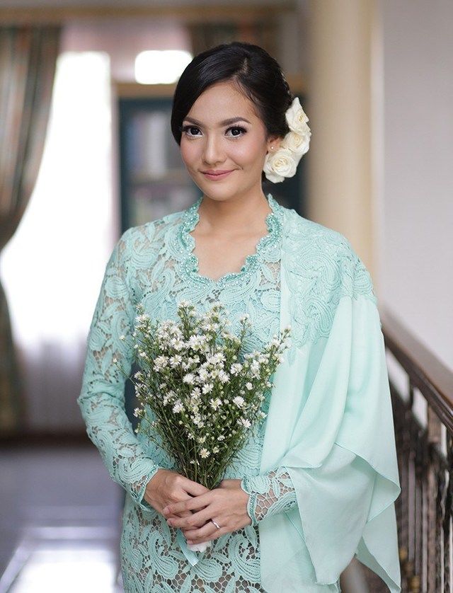 14+ Ide Selendang Sampiran di Bahu buat Padanan Kebaya. Anggun dan Istimewa!