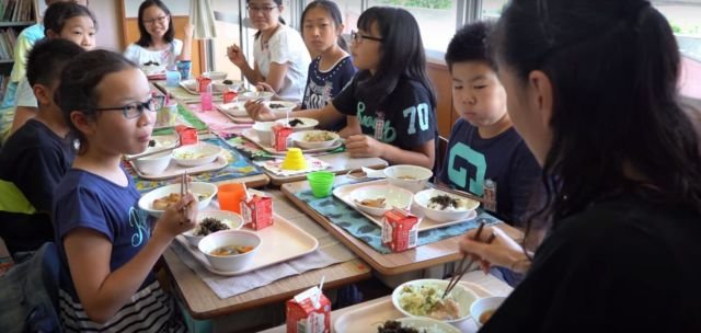 12 Fakta Betapa Spesialnya Tradisi Makan Siang di Jepang. Tiap Sekolah Punya Dapur Sekelas Hotel Lho