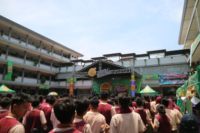 Boyband Latin CNCO Sukses Hadirkan Sensasi Berbeda Pada Fruit Tea School Sensation 2018 di SMA Ananda Bekasi