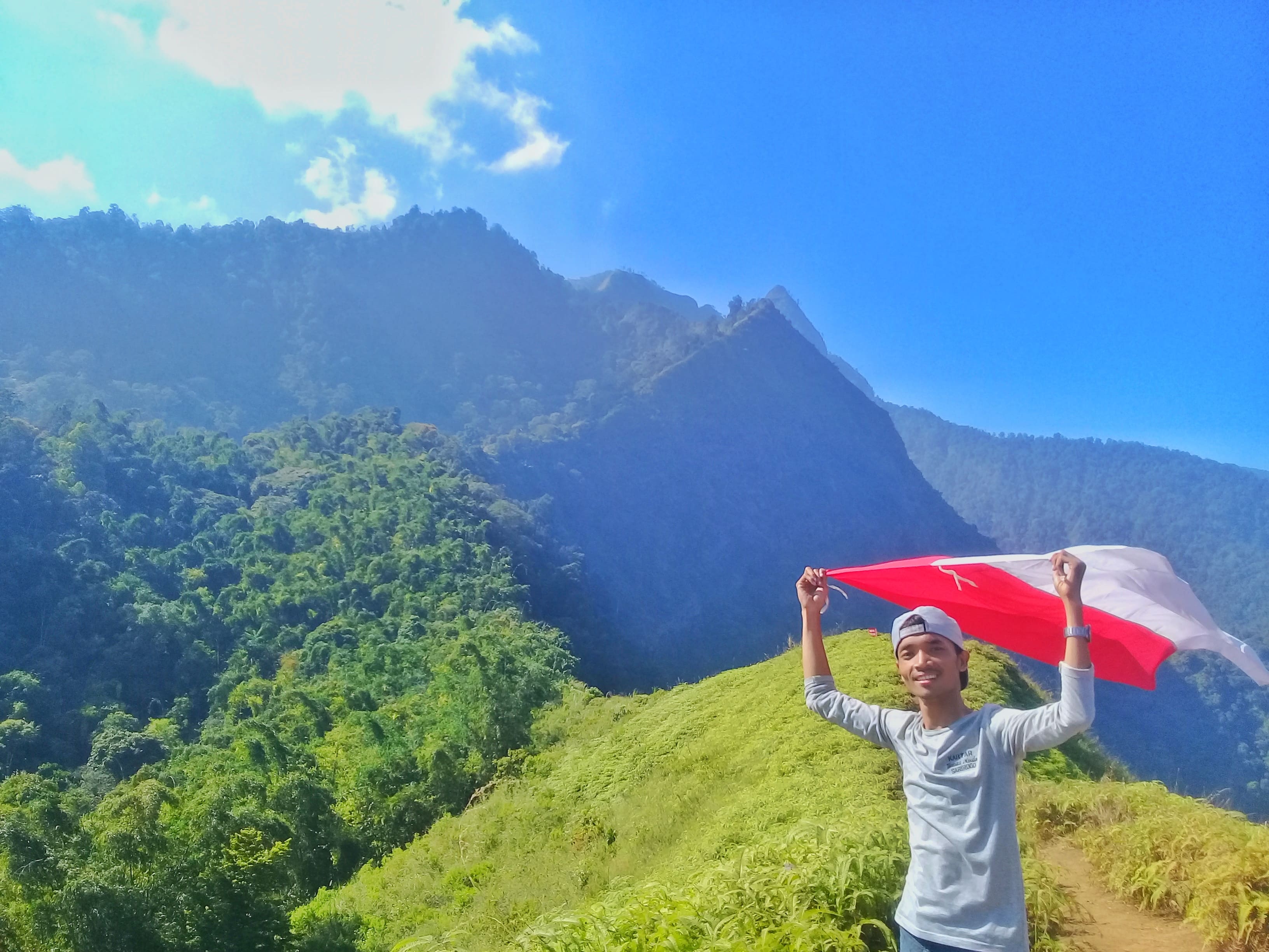 Menikmati Indahnya Puncak Watu Jengger, Surga Bagi Pendaki Pemula. Yakin Nih Nggak Mau Coba?