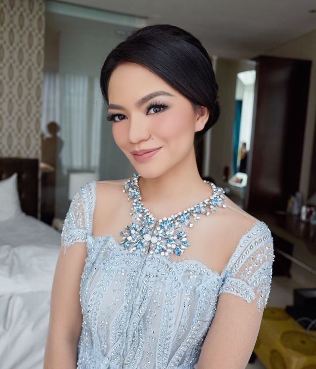 12+ Rupa-rupa Kebaya Bertabur Kristal Swarovski. Lagi Hits buat Lamaran atau Acara Resepsi