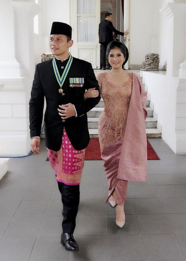 14+ Ide Selendang Sampiran di Bahu buat Padanan Kebaya. Anggun dan Istimewa!