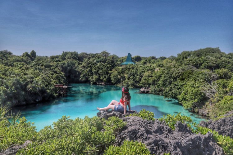 Danau Weekuri, Kepingan Surga yang Tertinggal di Sumba. Airnya Biru Tosca dan Sebening Kaca!