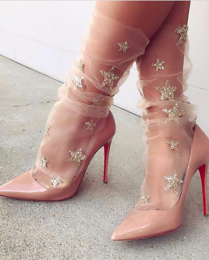 12 Kaus Kaki yang Manis Dipadu dengan High-heel. Kalau Sudah Begini, Siapa yang Tak Tergoda?