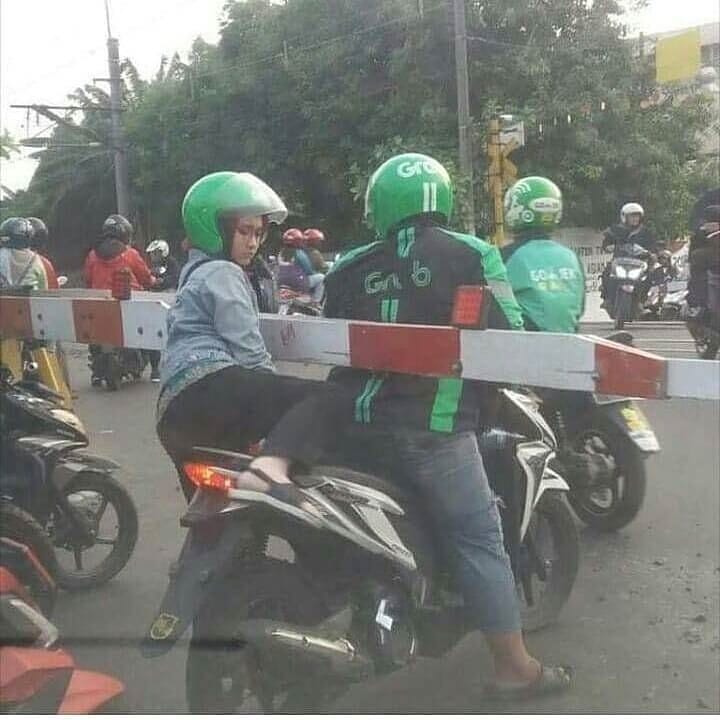 15 Penampakan yang Bikin Kamu Emosi Instan. Nggak Boleh Ngomong Kasar, Mesti Ditahan-Tahan~