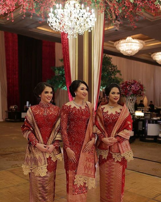 14+ Ide Selendang Sampiran di Bahu buat Padanan Kebaya. Anggun dan Istimewa!