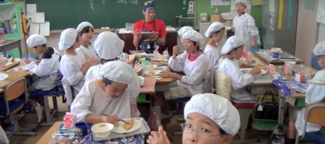 12 Fakta Betapa Spesialnya Tradisi Makan Siang di Jepang. Tiap Sekolah Punya Dapur Sekelas Hotel Lho