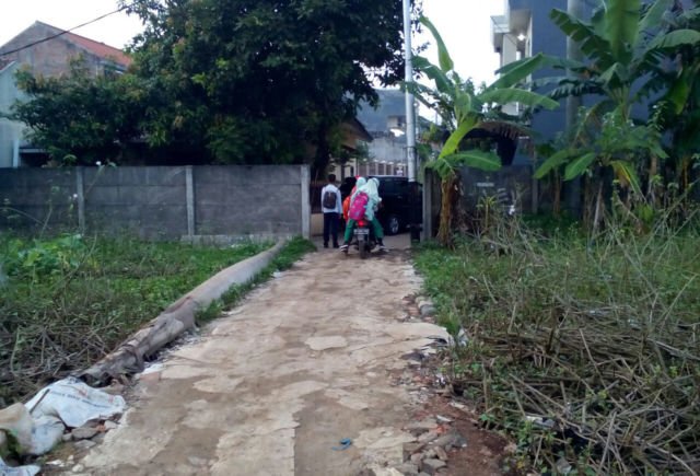 Rumah di Bandung Ini Nggak Bisa Ditinggali Karena Akses Ditutup Bangunan Lain. Begini Kronologinya