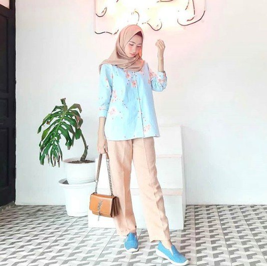 printed blus warna pastel