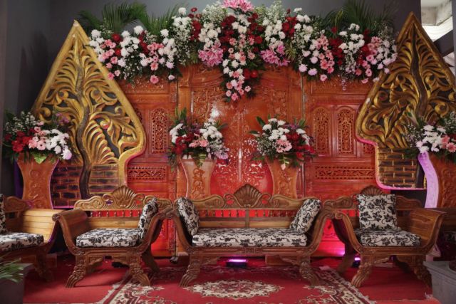 7+ Jenis Ornamen Pelaminan Adat Jawa Beserta Makna Terpuji di Baliknya. Temanten Bertaburan Doa-doa