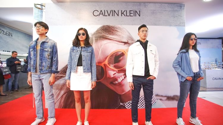 Tak Sekadar Keren dan Unik, Kacamata Terbaru dari Calvin Klein Juga Nyaman Banget Dipakai