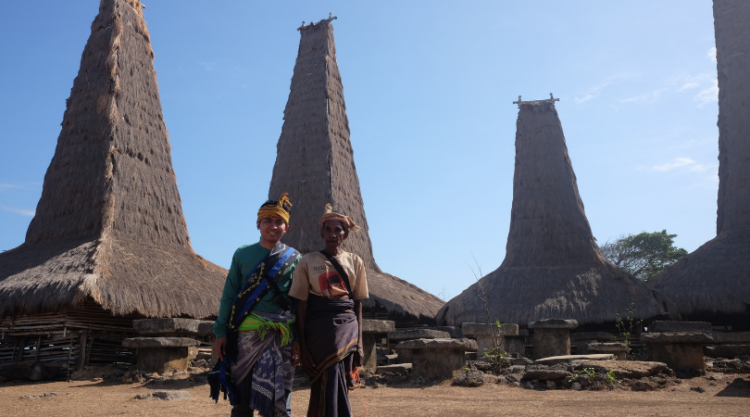 Kampung Adat Ratenggaro, Desa Terindah di Pulau Sumba. Nuansa Magisnya Begitu Terasa!