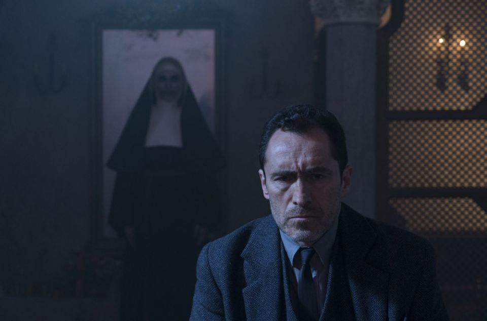 [Review] The Nun: 6 Hal yang Bikin Film ini Dianggap Seram dan Ngagetin. Merem-Melek deh Nontonnya~