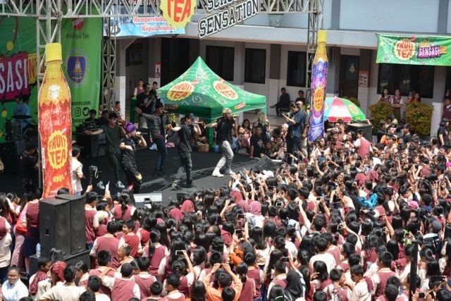 Boyband Latin CNCO Sukses Hadirkan Sensasi Berbeda Pada Fruit Tea School Sensation 2018 di SMA Ananda Bekasi