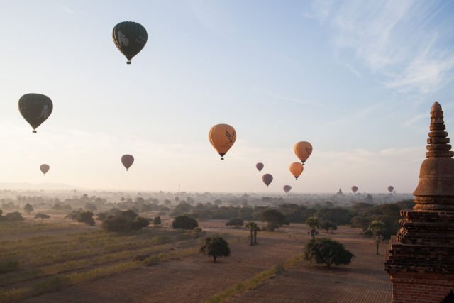 Sensasi Berlibur ke Candi dengan Balon Udara di Bagan, Myanmar. Terasa Magis dan Romantis Abis!