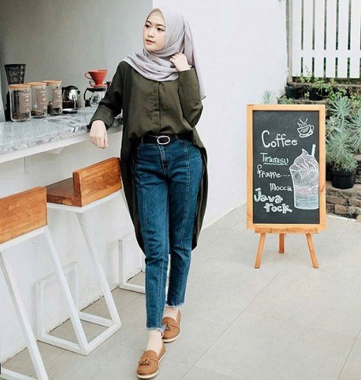 gaya hijab ala Sari Endah Pratiwi